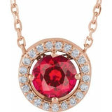 Collier de style halo de 40 cm (16 pouces) en or rose 14 carats, orné d'un rubis de laboratoire rose et de diamants naturels (0,05 carat au total).