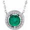 Collier de style halo en platine avec émeraude de laboratoire et diamants naturels (0,05 carat au total), 40,6 cm (16 pouces).