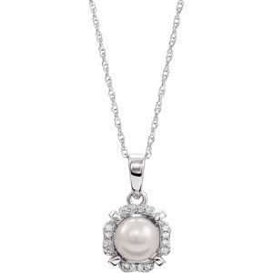 Collier de 45,7 cm (18 pouces) en or blanc 14 carats, perles de culture d'eau douce blanches et diamants naturels (0,04 carat au total).