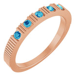 Bague empilable en or rose 14 carats et zircon bleu naturel