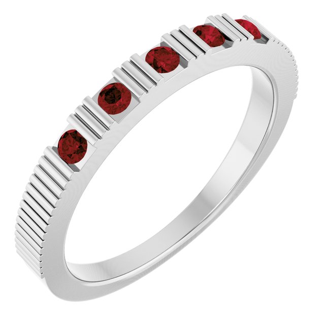 Bague empilable en or blanc 14 carats et grenat naturel du Mozambique