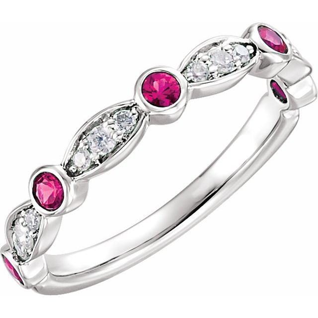 Bague en or 14 carats sertie d'un rubis blanc naturel et de diamants naturels (0,25 carat au total).