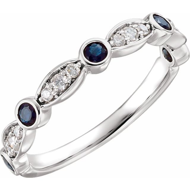 Bague en or blanc 14 carats, saphir bleu naturel et diamants naturels (0,25 carat au total).