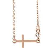 Collier croix latérale en or rose 14 carats serti de diamants naturels (0,03 carat au total), 40-45 cm (16-18 pouces).