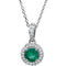 Collier en platine, émeraude naturelle et diamants naturels (0,25 carat au total), 45,7 cm (18 pouces).
