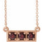 Collier trois pierres en or rose 14 carats et grenat naturel du Mozambique, serti sur une barrette de 40 à 45 cm (16 à 18 pouces).