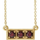 Collier trois pierres en or jaune 14 carats et grenat naturel du Mozambique, 40-45 cm