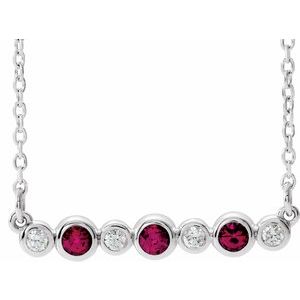 Collier en platine serti clos de rubis naturels et de diamants naturels (0,08 carat au total), 40-45 cm