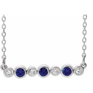 Collier en or blanc 14 carats serti clos d'un saphir bleu de laboratoire et de diamants naturels (0,08 carat au total), longueur 40-45 cm (16-18 pouces).