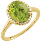 Bague en or jaune 14 carats avec péridot ovale 10x8 mm et diamants (0,06 carat au total).