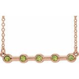 Collier avec pendentif barrette de 45,7 cm (18 pouces) en or rose 14 carats et péridot naturel serti clos.