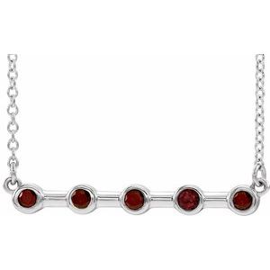 Collier de 40 cm (16 pouces) en or blanc 14 carats serti clos d'un grenat naturel du Mozambique.