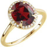 Bague en or jaune 14 carats sertie d'un grenat naturel du Mozambique de 10 x 8 mm et de diamants naturels (0,06 carat au total).