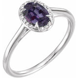Bague en or 14 carats avec alexandrite de laboratoire blanche de 7 x 5 mm et diamants naturels (0,03 carat au total).