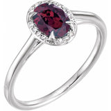 Bague en or blanc 14 carats avec grenat rhodolite naturel 7x5 mm et diamants naturels (0,03 carat au total).