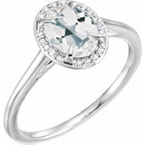 Bague en or blanc 14 carats avec topaze blanche ovale 8x6 mm et diamants (0,05 carat au total).