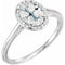 Bague en or blanc 14 carats avec topaze blanche ovale 8x6 mm et diamants (0,05 carat au total).