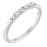 Bague empilable en platine sertie de diamants naturels (1/8 carat au total)