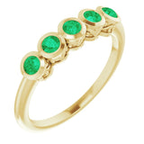 Bague en or jaune 14 carats avec émeraude naturelle
