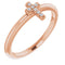 Bague croix empilable en or rose 14 carats sertie de diamants naturels (0,03 carat au total).