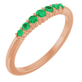 Bague empilable en or rose 14 carats avec émeraude naturelle