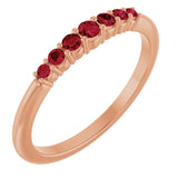 Bague empilable en or rose 14 carats avec rubis naturel