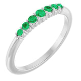 Bague empilable en platine et émeraude naturelle