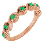 Bague empilable en or rose 14 carats avec émeraude de laboratoire