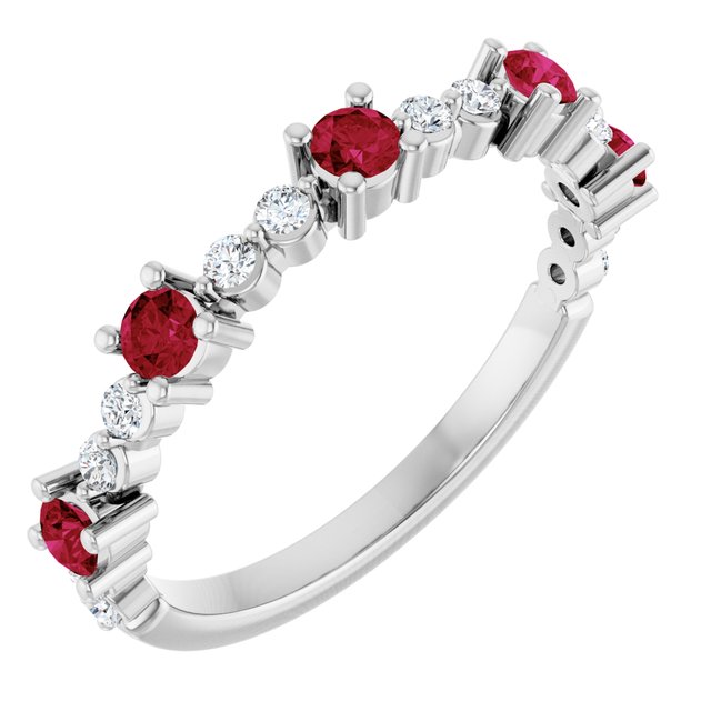 Bague en platine ornée d'un rubis naturel et de diamants naturels (0,25 carat au total).