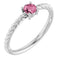 Bague solitaire en or blanc 14 carats avec tourmaline rose naturelle de 4 mm, sertie sur corde.
