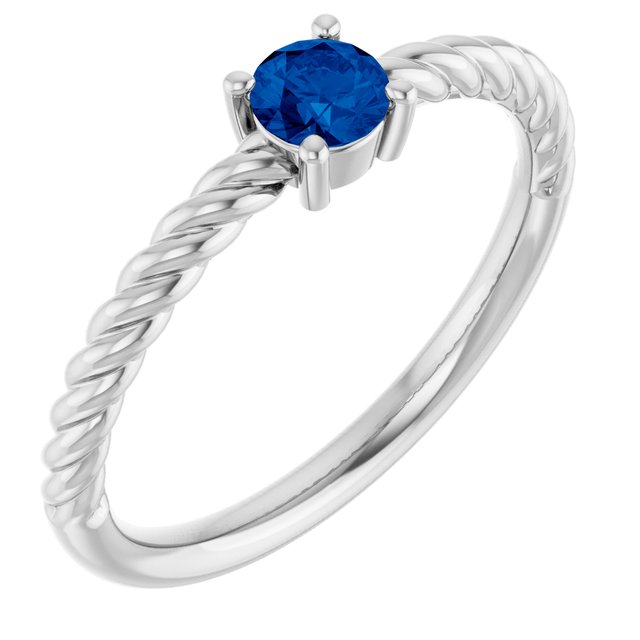 Bague solitaire en or blanc 14 carats avec saphir bleu de laboratoire de 4 mm, serti corde.