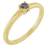 Bague en or jaune 14 carats avec spinelle gris naturel