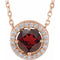 Collier de style halo en or rose 14 carats, serti d'un grenat naturel du Mozambique et de diamants naturels (0,05 carat au total), d'une longueur de 40,6 cm (16 pouces).