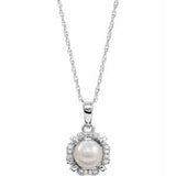 Collier de 45,7 cm (18 pouces) en or blanc 14 carats, perles de culture d'eau douce blanches et diamants naturels (0,04 carat au total).