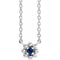 Collier pour enfant de 40 cm (16 pouces) en or blanc 14 carats et saphirs bleus de laboratoire.