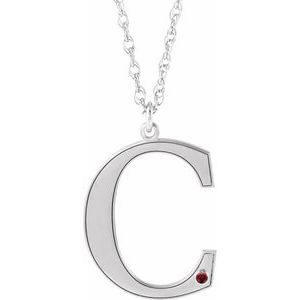 Collier en or blanc 10 carats avec grenat imitation Mozambique à gravure initiale C, 45,7 cm (18 pouces).