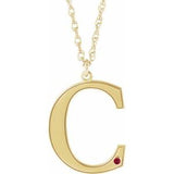 Collier en argent sterling plaqué or jaune 14 carats avec initiale C en rubis d'imitation gravable, 45,7 cm (18 pouces).