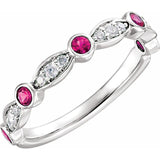 Bague en or 14 carats sertie d'un rubis blanc naturel et de diamants naturels (0,25 carat au total).