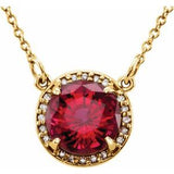Collier de 40 cm (16 pouces) en or jaune 14 carats, orné d'un rubis de laboratoire de 8 mm et de diamants naturels (0,05 carat au total).