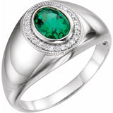 Bague halo en or 14 carats sertie d'une émeraude de laboratoire blanche et de diamants naturels (0,25 carat au total).