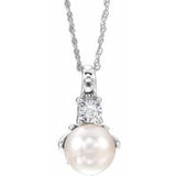 Collier de 45,7 cm (18 pouces) en or 14 carats, orné d'une perle de culture blanche d'eau douce et d'un diamant naturel de 0,02 carat.