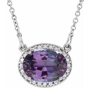 Collier de 42 cm (16 1/2 po) en or 14 carats, orné d'alexandrite blanche de laboratoire et de diamants naturels (0,04 carat au total).