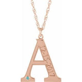 Collier en or rose 14 carats avec initiale A en zircon bleu imitation gravable, 45,7 cm (18 pouces).