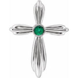 Pendentif croix en platine et émeraude de laboratoire