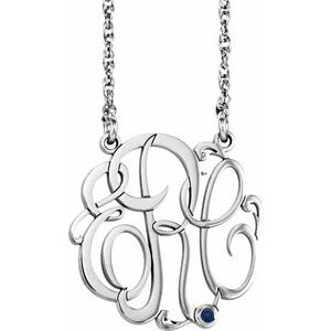 Collier monogramme 3 initiales en saphir bleu imitation blanc 10K (20 mm), 45,7 cm (18 pouces), orné d'un diamant blanc 10K et d'un pendentif en forme de saphir de 20 mm.