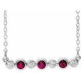 Collier en platine serti clos de rubis naturels et de diamants naturels (0,08 carat au total), 40-45 cm