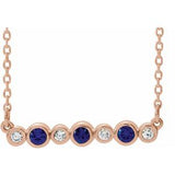 Collier en or rose 14 carats serti clos d'un saphir bleu de laboratoire et de diamants naturels (0,08 carat au total), longueur 40-45 cm (16-18 pouces).