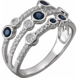 Bague en or blanc 14 carats, saphir bleu naturel et diamants naturels (3/8 carat au total).