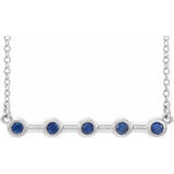 Collier avec saphir bleu de laboratoire en or blanc 14 carats serti clos, 40,6 cm (16 pouces).