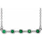Collier en platine serti clos d'une émeraude naturelle, 45,7 cm (18 pouces).